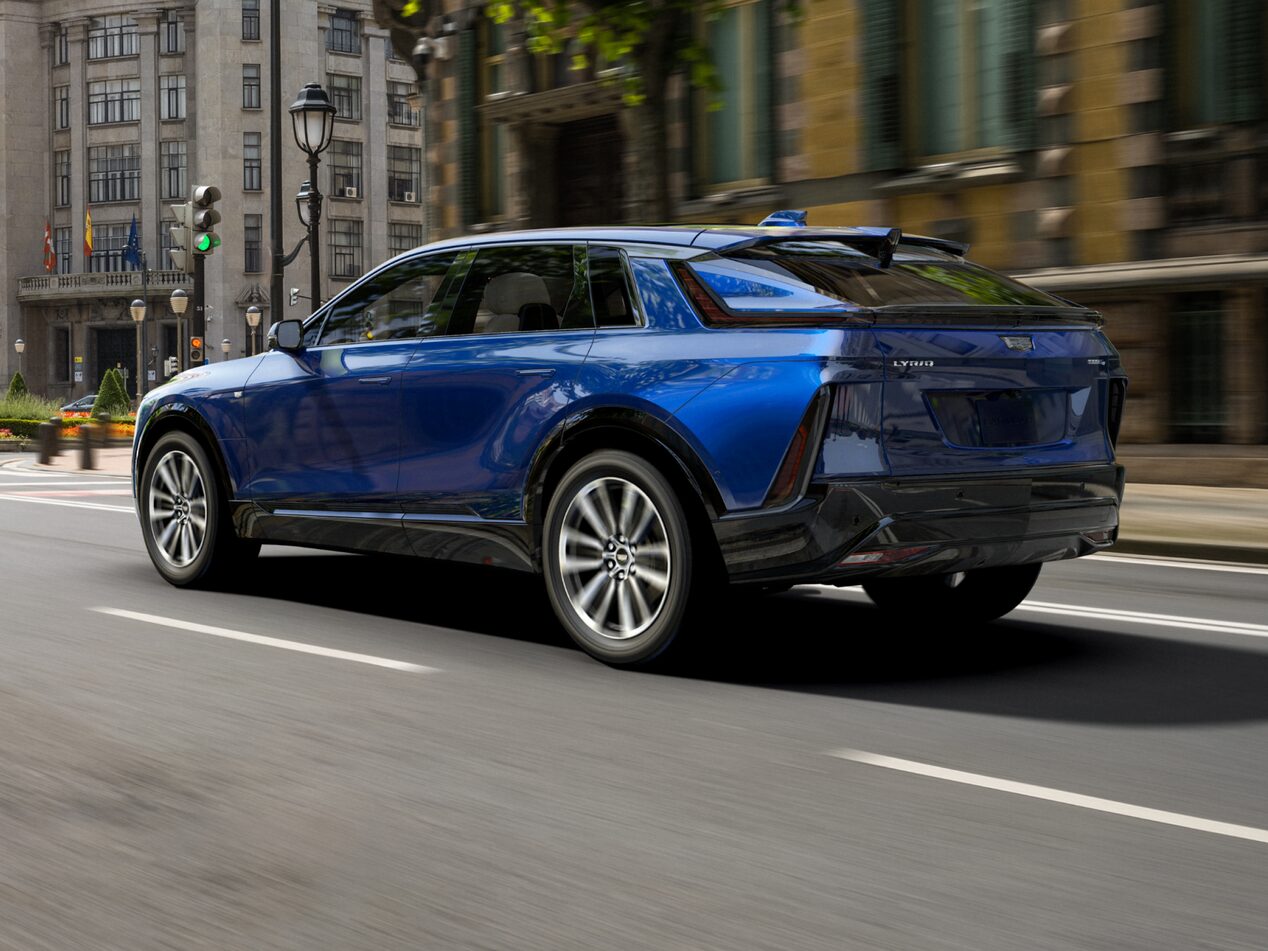 Browse the LYRIQ 2024 manual.