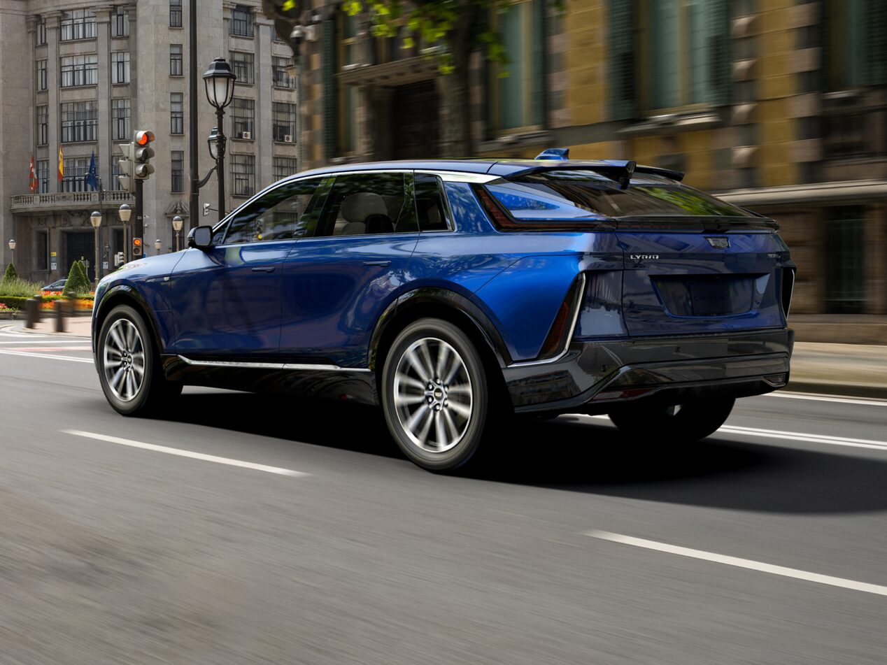 Browse the LYRIQ 2024 manual.