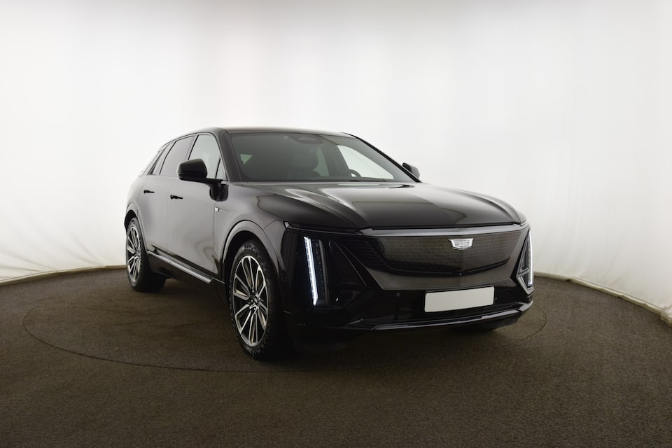 LYRIQ devant angle droit