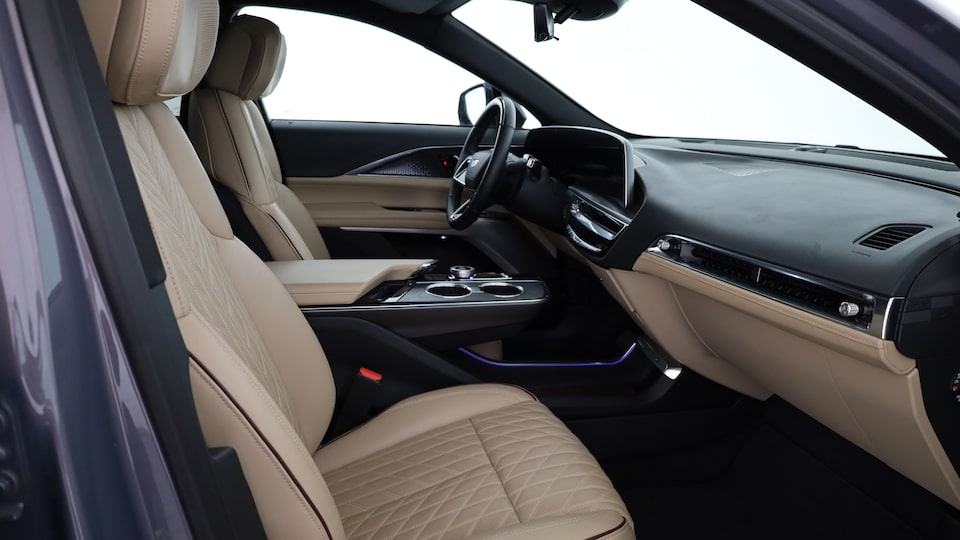 LYRIQ interior steering wheel