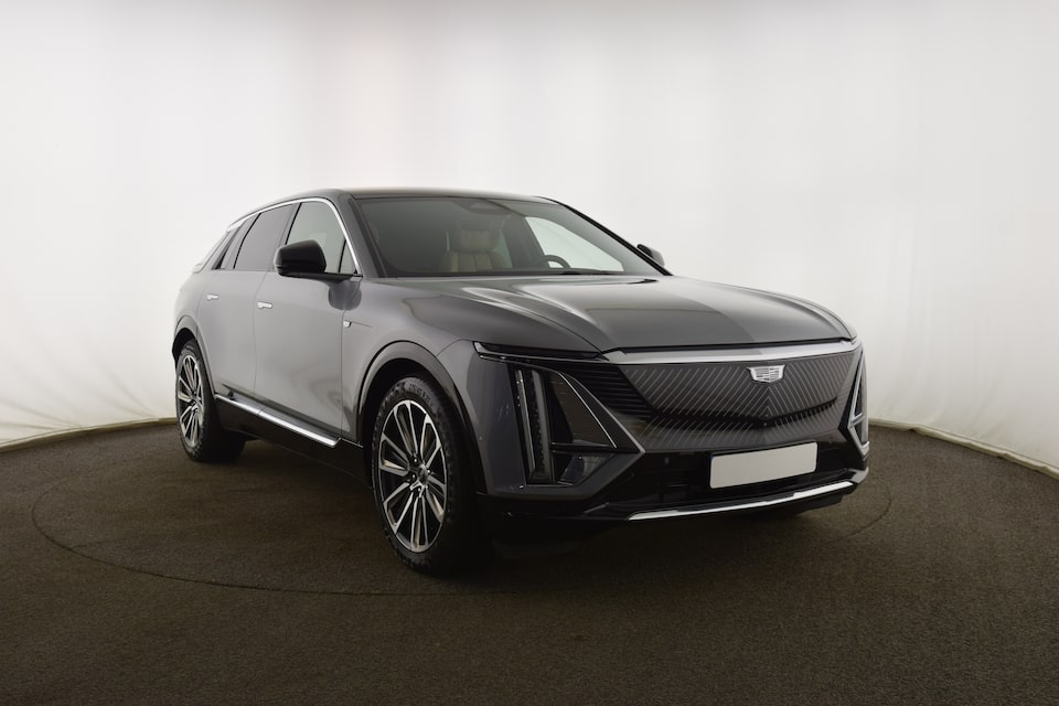 LYRIQ devant angle droit