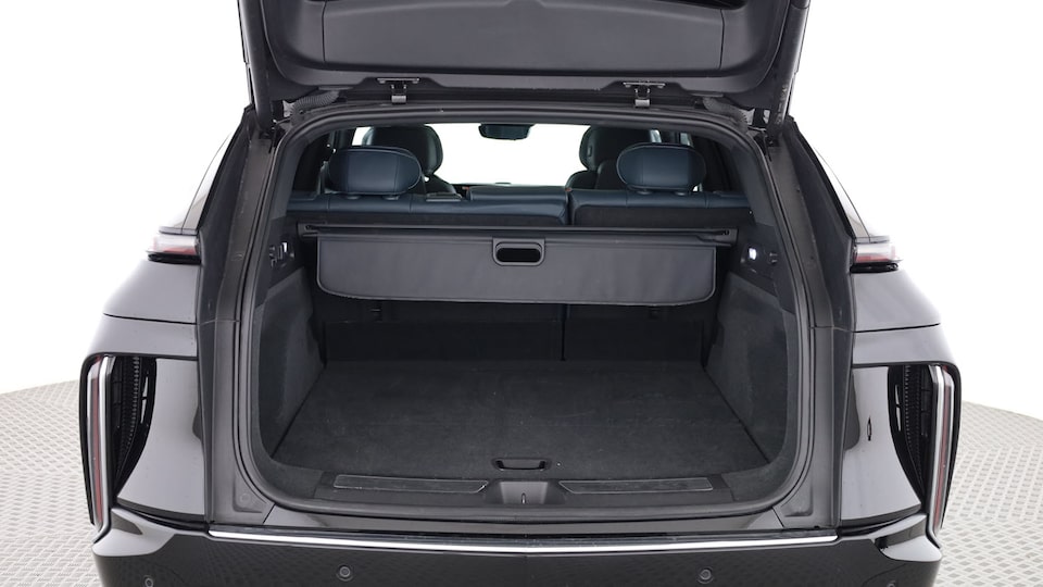 LYRIQ interior steering wheel