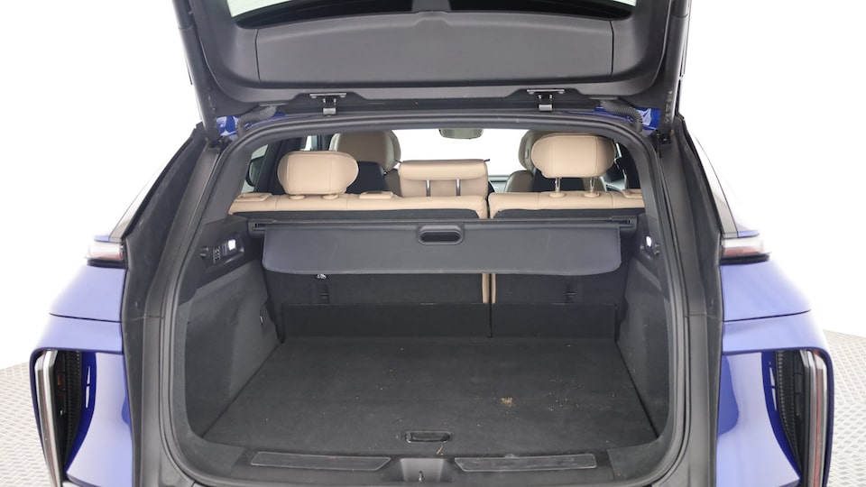 LYRIQ interior steering wheel