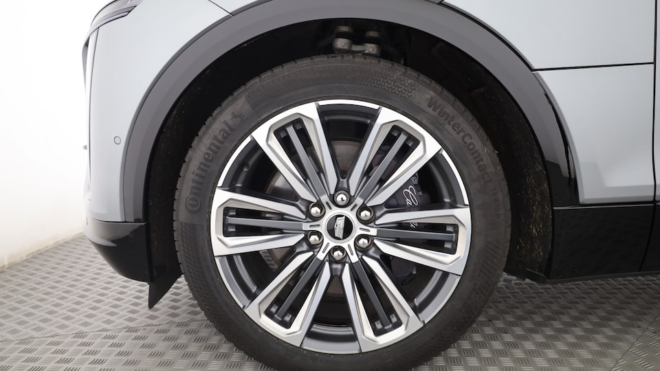 LYRIQ interior steering wheel