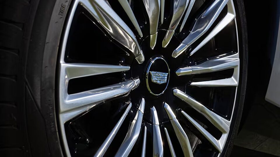 Cadillac Vistiq SUV 21” diamond cut wheels