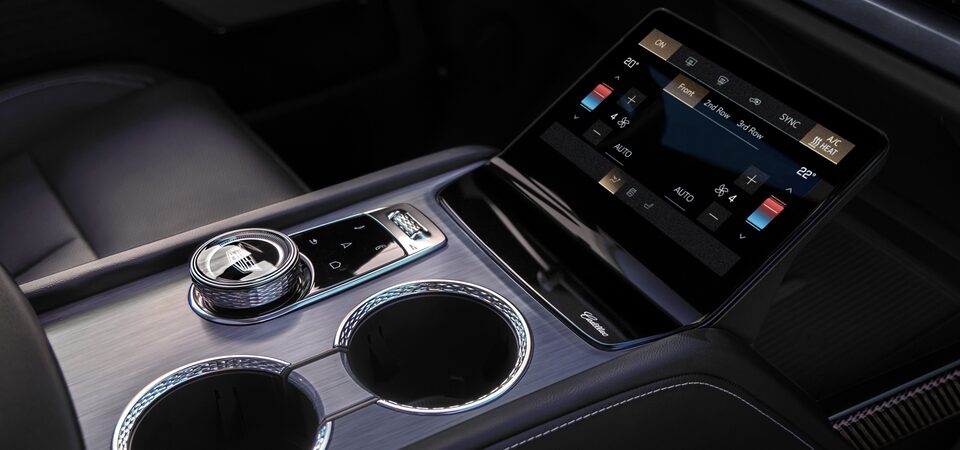 Cadillac Vistiq SUV DUAL COMMAND CENTRES