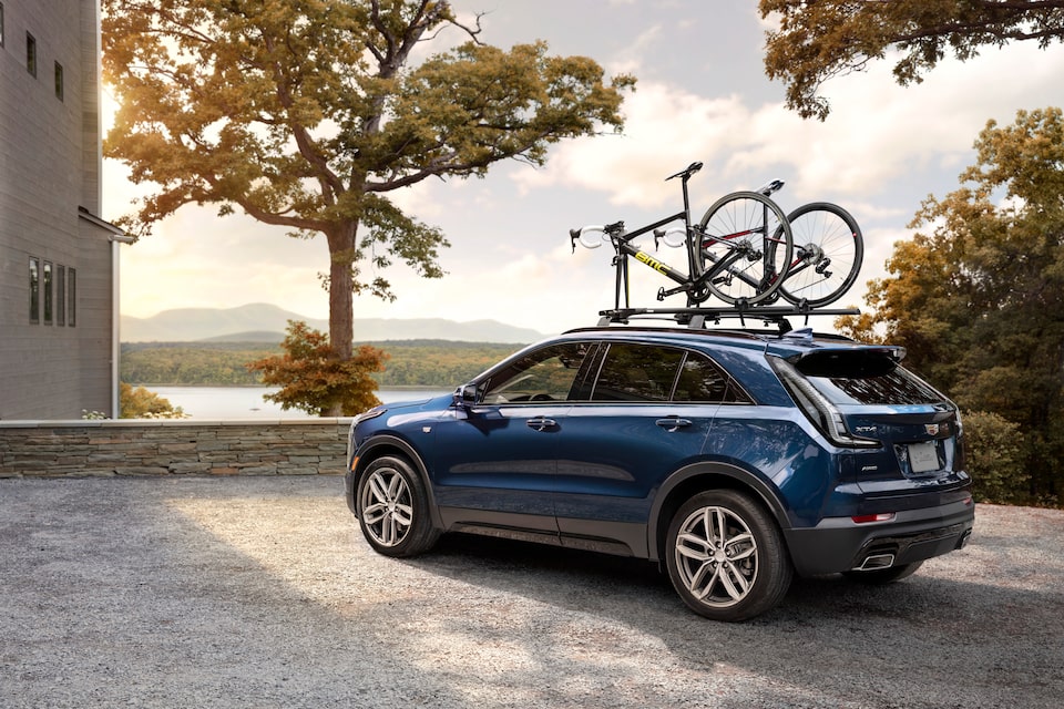 2020 Cadillac XT4 Compact SUV Roof Rails with Bikes 