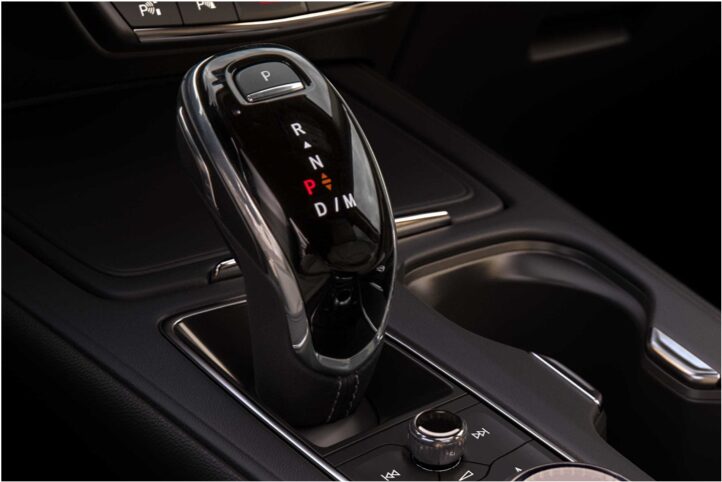 2020 Cadillac XT4 Compact SUV Transmission Gear Shift