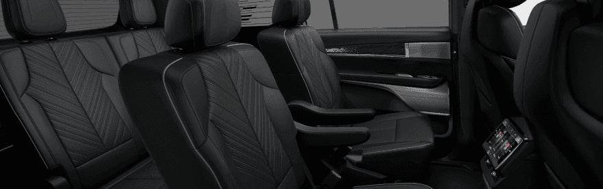 Sitzbereich für 6 Passagiere mit Captain´s Chairs in der zweiten Sitzreihe